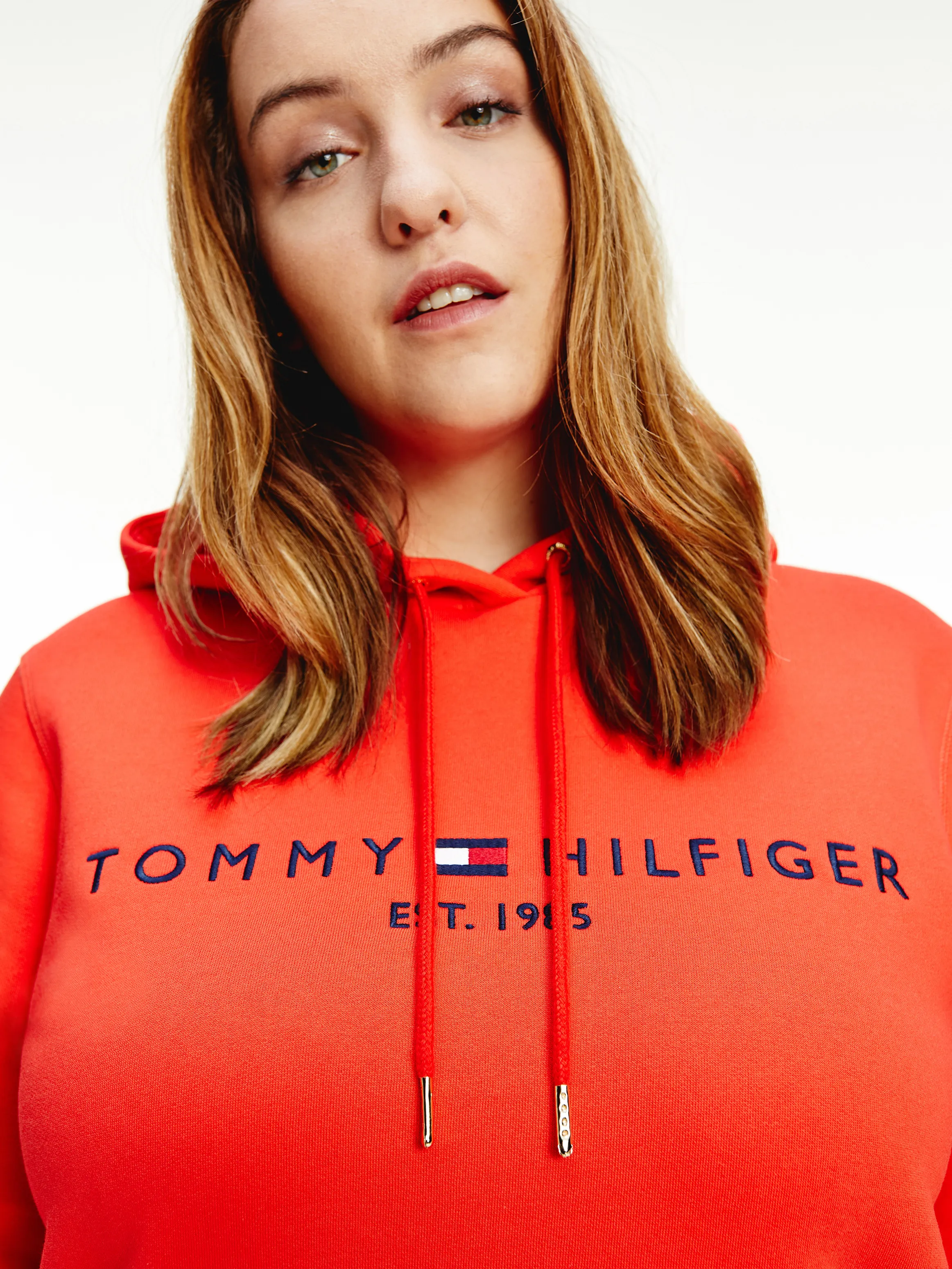 Essential Curve Logo Hoodie  |Sweatshirts & Hoodies | Tommy Hilfiger