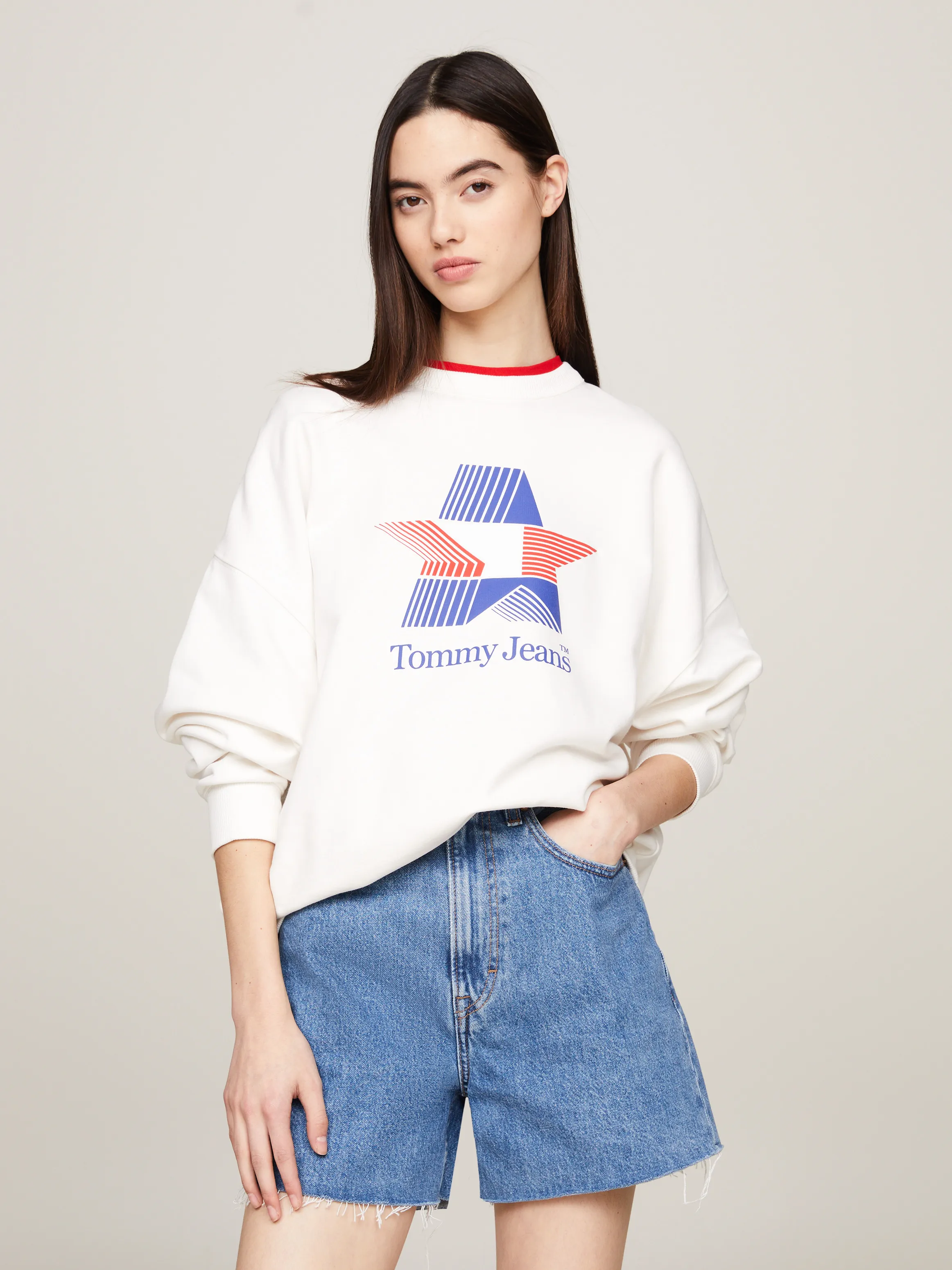 Retro Oversized Logo Sweatshirt | Sweatshirts & Hoodies | Tommy Jeans